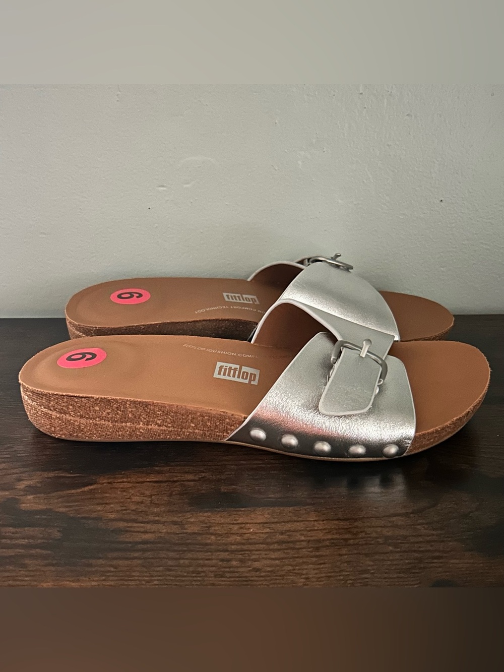 FitFlop iQushion Adjustable Buckle Leather Metallic Sliver Slides Sandals Size 6